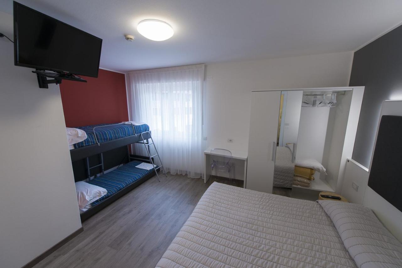 Hotel Rolly Riva del Garda Esterno foto