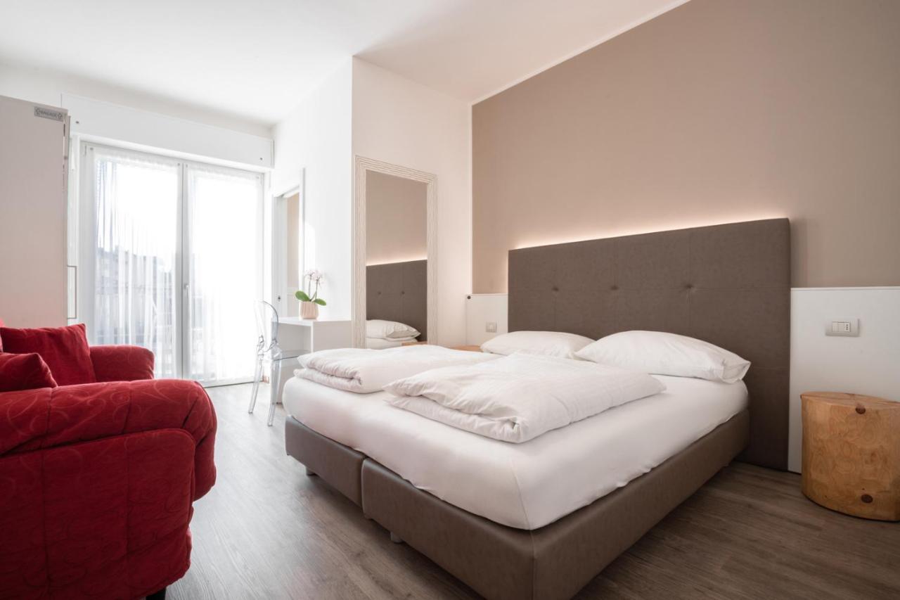 Hotel Rolly Riva del Garda Esterno foto