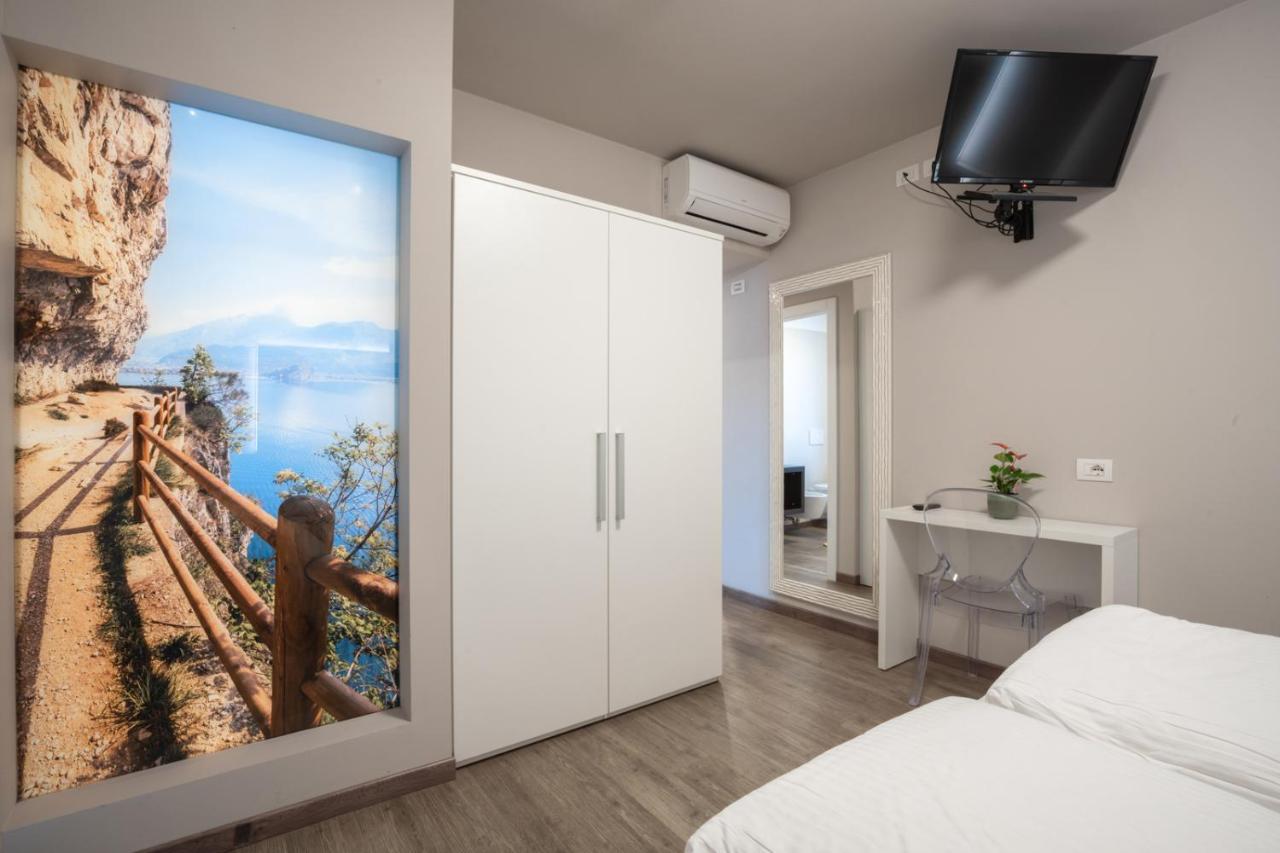 Hotel Rolly Riva del Garda Esterno foto