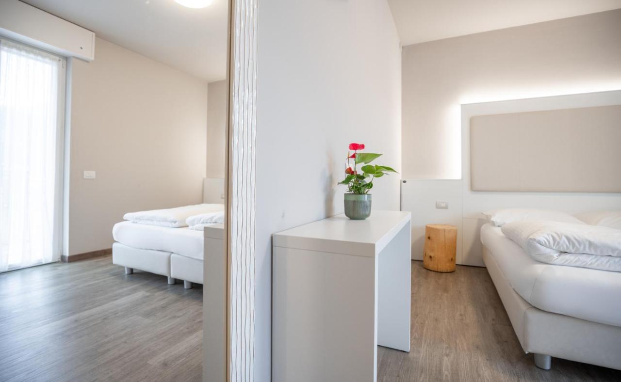 Hotel Rolly Riva del Garda Esterno foto