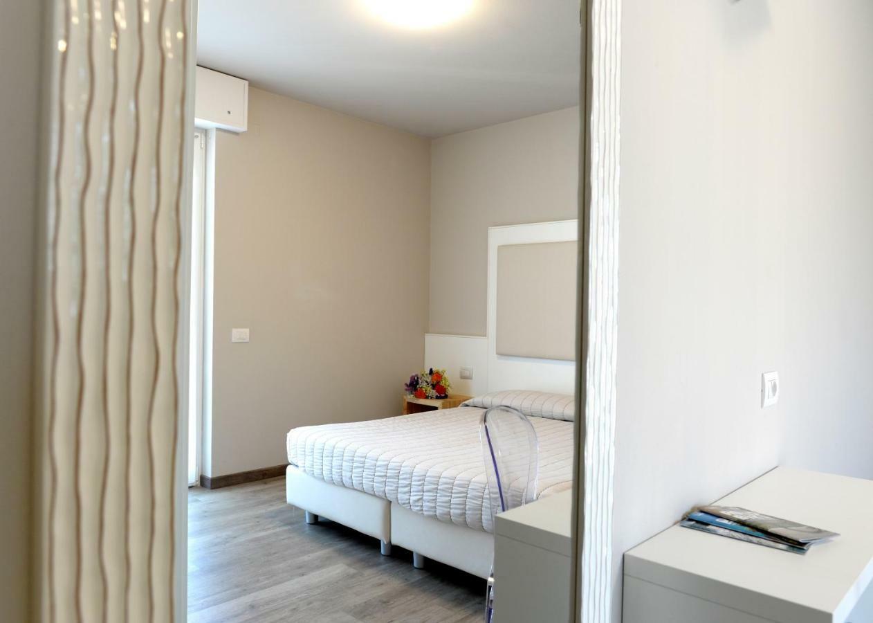 Hotel Rolly Riva del Garda Esterno foto